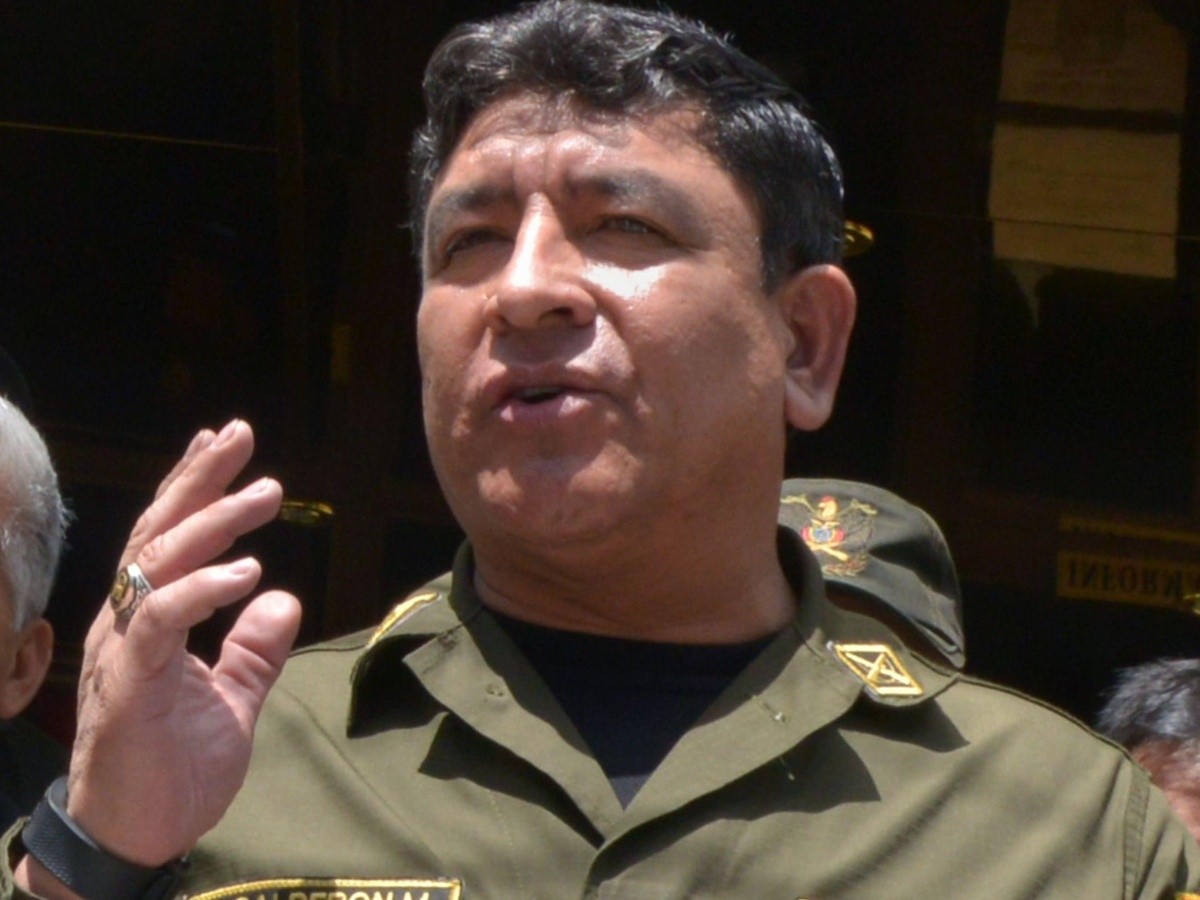  Comandante de la Policía de Bolivia renuncia en medio de la crisis
