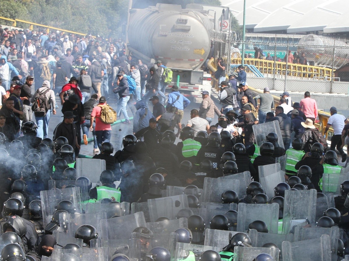  Van 32 lesionados por manifestaciones de policías en el AICM
