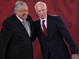 El Presidente de México, Andrés Manuel López Obrador (i), y Luis Niño de Rivera (d), Presidente de la Asociación de Bancos de México, durante la conferencia de prensa de este martes. EFE/S. Gutiérrez