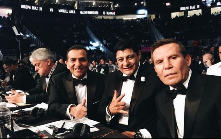 Carlos Aguilar y Julio César Chávez formaron parte del equipo de transmisiones de boxeo de Azteca Deportes. INSTAGRAM / @elzaraguilar