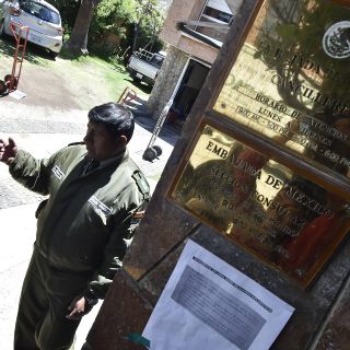 Bolivia aminora "vigilancia extrema" a embajada de México: López Obrador