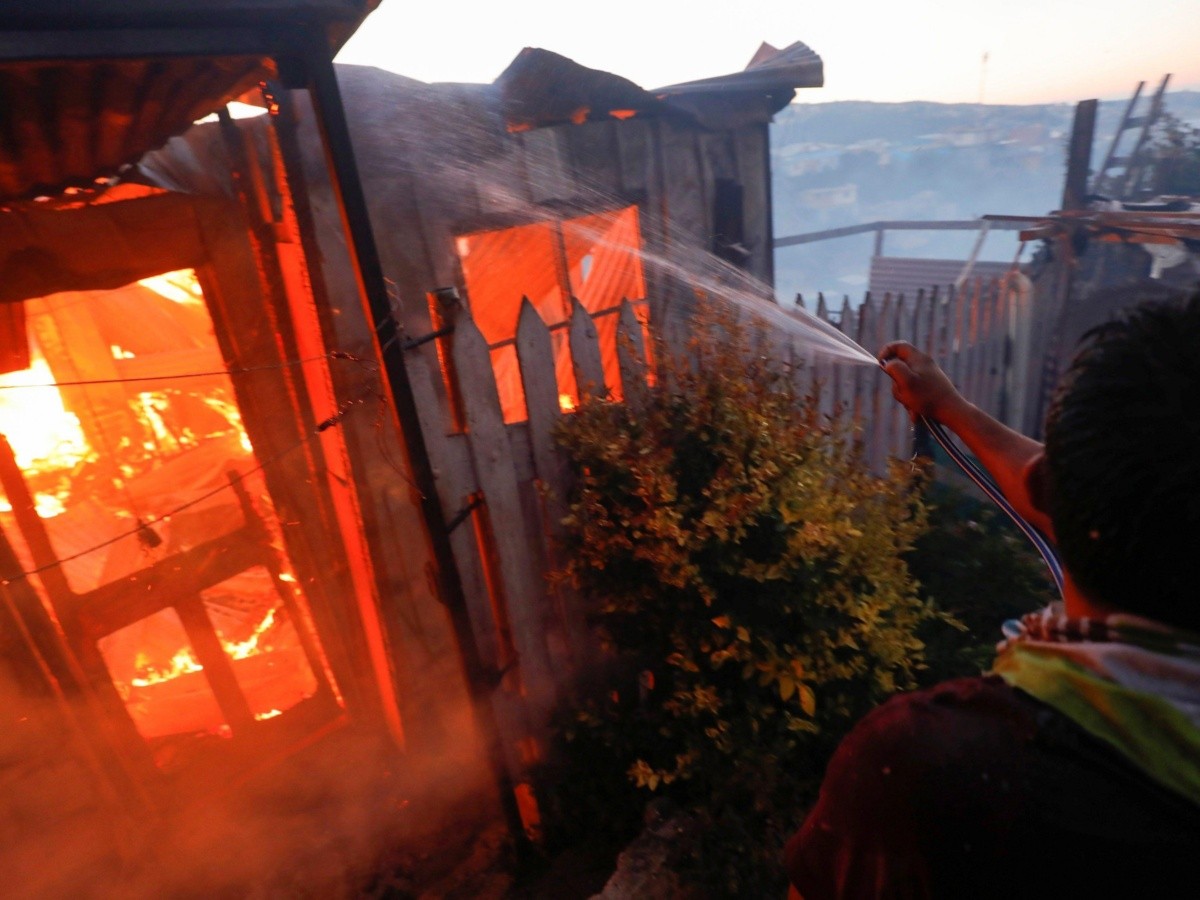  Cerca de 200 viviendas, con daños por incendio forestal en Chile