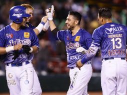 Con su cuarto cuadrangular de la temporada, Gabriel Gutiérrez remolcó las dos carreras de la victoria para los Charros de Jalisco. FACEBOOK/CharrosBeisbolOficial