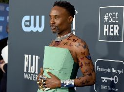 Billy Porter usó un vestido entallado de color verde claro por delante y por detrás verde oscuro. AP / J. Strauss