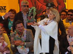 La presidenta interina de Bolivia, Jeanine Áñez, participa este viernes en el acto inaugural de la feria de la Alasita o fiesta de la miniatura en La Paz. EFE/M. Alipaz