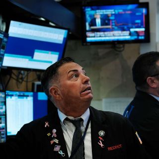 Wall Street se hunde; el Dow registra su peor día desde 1987