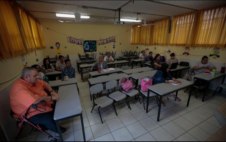 En el caso de la Escuela Primaria Luis Pérez Verdía no.130, los maestros llegaron desde las ocho de la mañana para comenzar a evaluar estrategias. EL INFORMADOR / F. Atilano