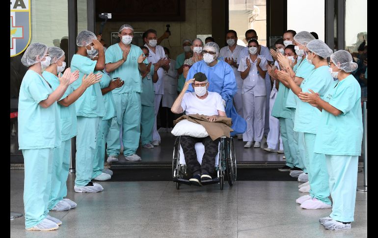 El segundo teniente Ermando Piveta salió en silla de ruedas del Hospital de las Fuerzas Armadas en Brasilia, donde permaneció internado ocho días. AFP/E. Sa