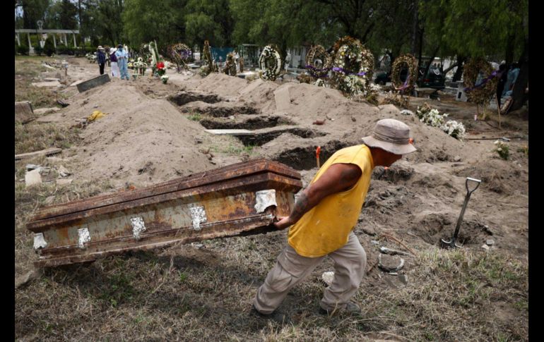 El cementerio de San Lorenzo Tezonco, en Iztapalapa, utiliza seis hectáreas para tumbas de personas que murieron por COVID-19 o casos sospechosos. SUN/D. Simón Sánchez