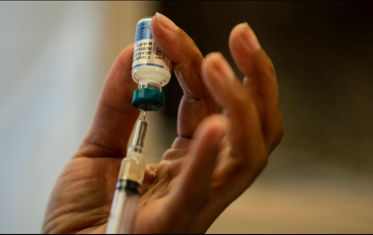 ''Sabemos que las vacunas en desarrollo pueden no llegar a autorizarse y desaparecer'', añadió el director de estrategia de la EMA, Marco Cavaleri. AFP / ARCHIVO