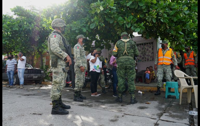 Elementos del Ejército realizan labores de auxilio a la población. EFE/D. Ricardez