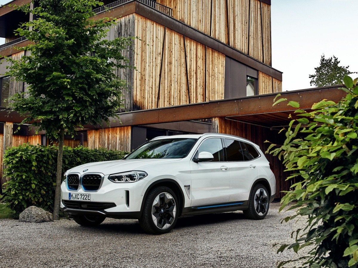 BMW revela a su crossover eléctrico basado en el X3