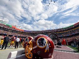 El equipo no tendrá ningún cambio en su esquema de color, por lo que seguirá utilizando el burdeos y el oro, mientras que el logotipo del casco será reemplazado por el número de cada jugador. AP / ARCHIVO