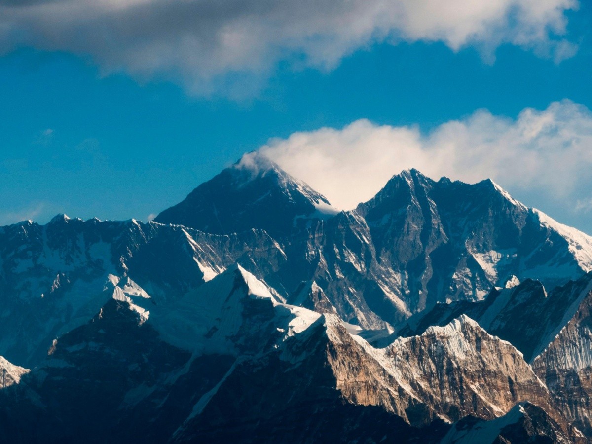 Nepal reabre el Everest tras cuatro meses cerrado por COVID-19