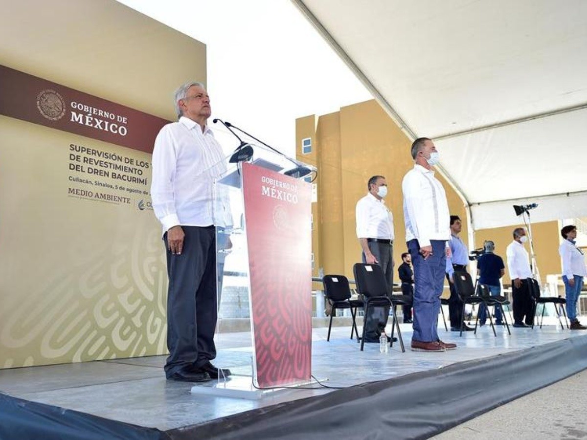  López Obrador guarda minuto de silencio por muertos de COVID en Sinaloa
