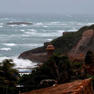 La tormenta ''Laura'' se acerca a Puerto Rico; ''Marco'', a Yucatán