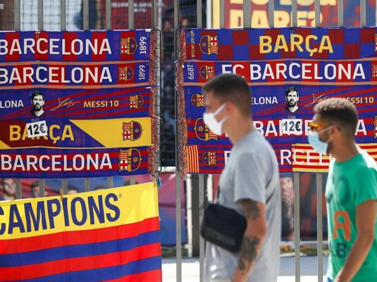  Aficionados del Barcelona invaden el Camp Nou