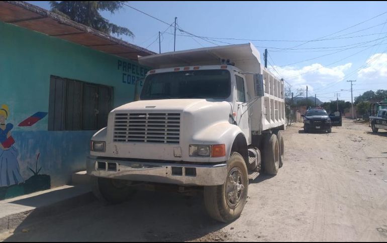 El aseguramiento ocurrió hace cuatro días, luego de que la Policía Regional y la Guardia Nacional observaran que el número de placas no coincidía con el número de serie. ESPECIAL/ Policía de Lagos de Moreno