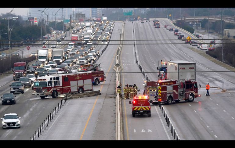 La autopista donde se registró la carambola fue cerrada. AP/LM Otero