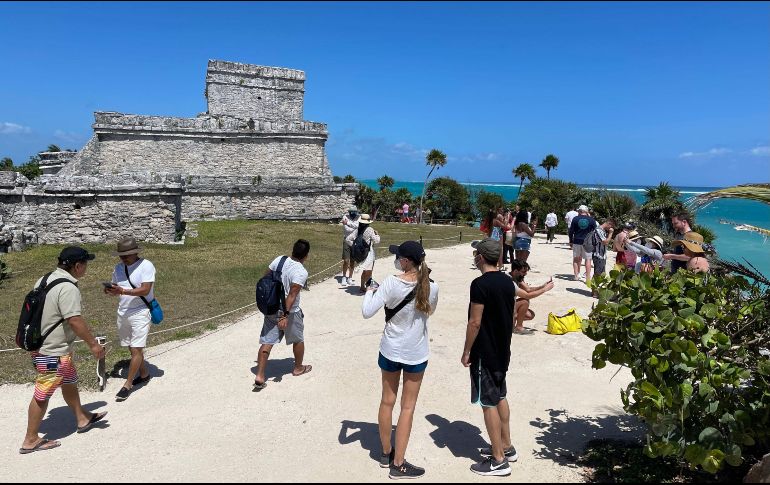 Estados Unidos y Canadá enviaron a ocho de cada 10 turistas internacionales que llegaron a México el año pasado. AFP/ D. Slim