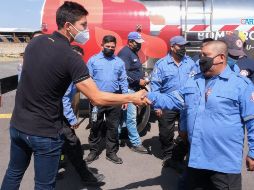 Ángel Zaldívar convivió con los bomberos y escuchó algunas de sus vivencias. TWITTER/@AZaldivar_