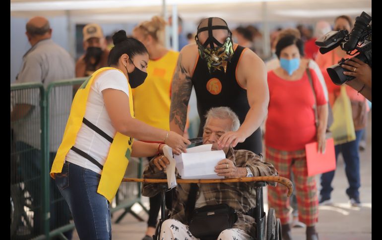 Los luchadores apoyarán de manera intermitente en diferentes jornadas, aunque también se invita a la población en general a sumarse como voluntarios. EL INFORMADOR / F. Atilano