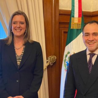 Corin Robertson dialoga con funcionarios mexicanos sobre cooperación británica en el país