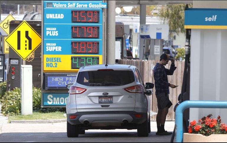 En el último año, el precio de los coches usados ha subido 45.2%, y el de la gasolina 45.1%. AFP/J. Sullivan