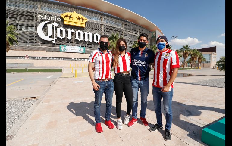 APOYO. Como ya es costumbre a donde vayan, la afición rojiblanca se hizo presente en el TSM Corona. IMAGO7