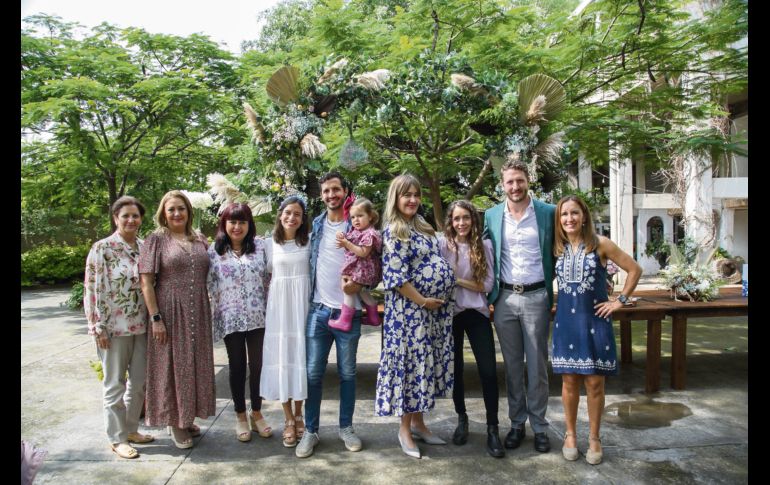 Susy y  Olga de Zermeño, Aida Torres, Andrea y Javo de Alba, Inés y Lucia Orozco, Roxana Cornejo, Andrés de Alba y Martha Pérez. GENTE BIEN JALISCO/CARLOS MONCADA