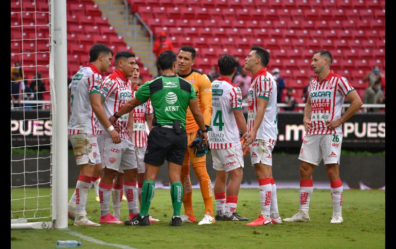 LA CLAVE. El árbitro del encuentro decretó un polémico penal en el tiempo de compensación. IMAGO7