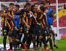 Wilber Rentería festeja su gol. Leones Negros llegó a 13 puntos y entró a zona de liguilla. IMAGO7/S. Bautista