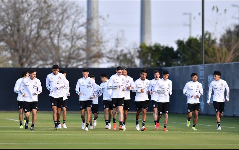 Los jugadores de México entrenan desde ayer en preparación para el partido amistoso ante Chile. TWITTER@miseleccionmxEN