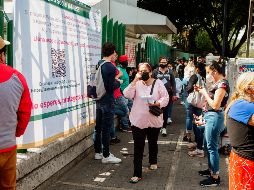 El médico invitó a la ciudadanía a continuar con la vacunación contra el virus, que ha permitido que los niveles de hospitalización sean menores a los registrados hace un año. EL INFORMADOR / ARCHIVO