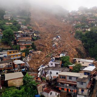 Intensas lluvias dejan graves inundaciones y medio centenar de muertos en Petrópolis, Brasil
