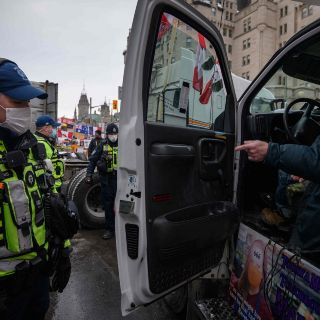 Policía de Canadá endurece medidas contra manifestantes