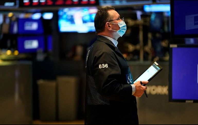Wall Street moderó sus pérdidas al final de la sesión tras el anuncio de sanciones estadounidenses contra Rusia. AFP/T. Clary