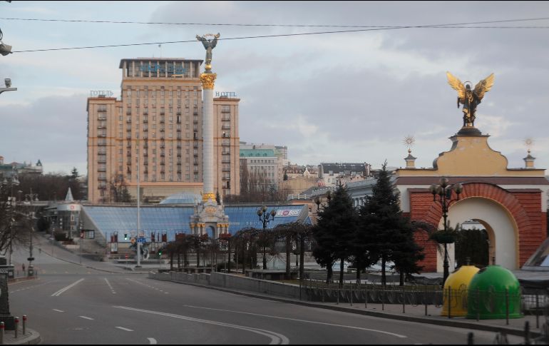 Plaza de la Independencia vacía en Kiev, Ucrania. EFE