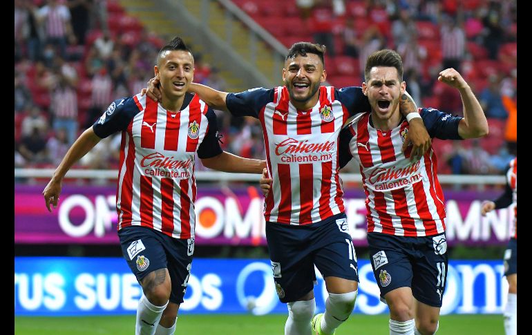 TODO ERA FIESTA. Alexis Vega puso el 2-0 y parecía que Chivas se llevaría un triunfo cómodo. IMAGO7