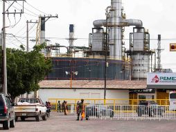 Pemex procesó en sus refinerías 800 mil barriles diarios y en un año elevó su uso de capacidad de 42.8 a 48.8 por ciento. SUN/Archivo