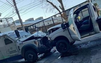 VIDEO: Camioneta de valores es asaltado en León por hombres armados