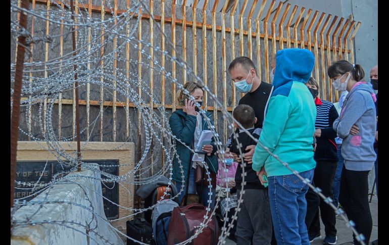 Familias rusas y ucranianas arriban todos los días a Tijuana en espera de obtener asilo en EU. EFE/J. Terriquez