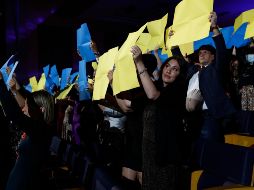 Los asistentes al evento han mostrado su apoyo a Ucrania, durante la ceremonia de entrega de los Premios Platino celebrada este domingo en el recinto IFEMA de Madrid. EFE/C.Moya