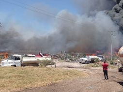 El humo en color negro se podía observar de diferentes puntos del municipio de Tlajomulco de Zúñiga. Cortesía / Protección Civil Jalisco