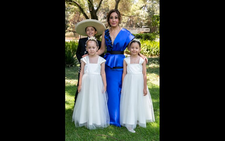 Sebastián Olivares, Elizabeth Becerra, Regina Olivares y Renata. GENTE BIEN JALISCO/Jorge Soltero