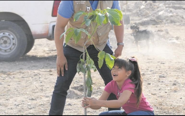 El municipio busca involucrar a los niños en el cuidado de los árboles. ESPECIAL