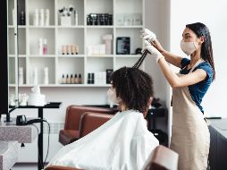 Los salones de belleza australianos ofrecen a sus clientes la opción de no entablar una conversación en las sesiones. ISTOCK/Prostock-Studio