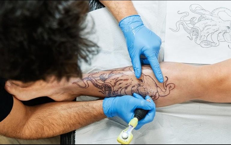 Donde hay menos grasa y más nervios será más doloroso hacerse un tatuaje. GETTY IMAGES