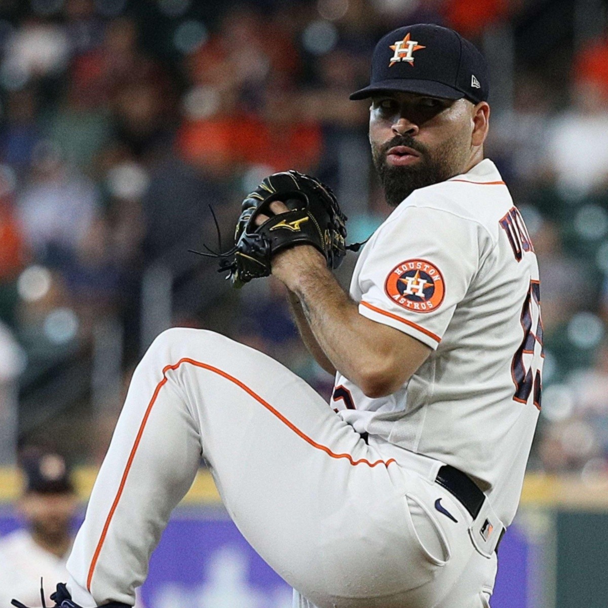 Urquidy brilla en apertura de emergencia y guía a Astros a crucial triunfo  2-1 sobre Diamondbacks