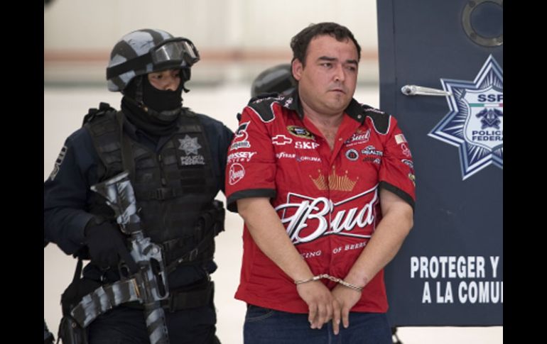 Agentes federales presentan a Gilberto Barragán, alias 'El Tocayo'. AFP  /